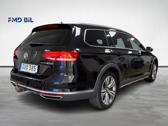 Volkswagen Passat Alltrack 4 of 30