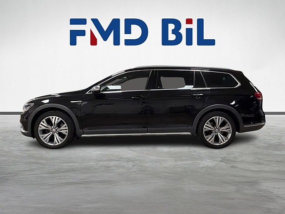 Volkswagen Passat Alltrack 2 of 30