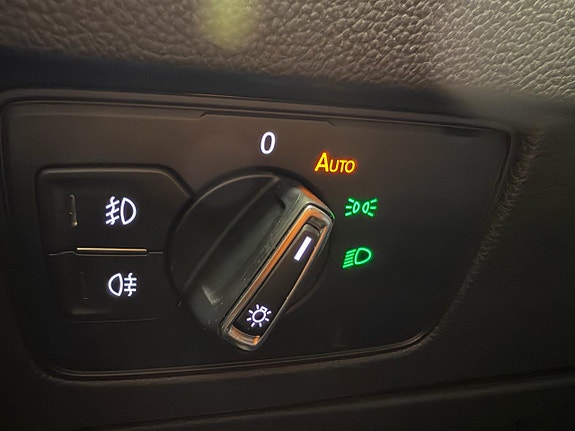 Volkswagen Passat Alltrack 22 of 30