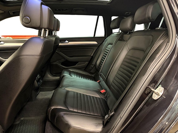 Volkswagen Passat Alltrack 12 of 30