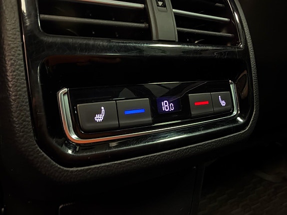 Volkswagen Passat Alltrack 17 of 30