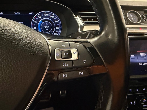 Volkswagen Passat Alltrack 14 of 30