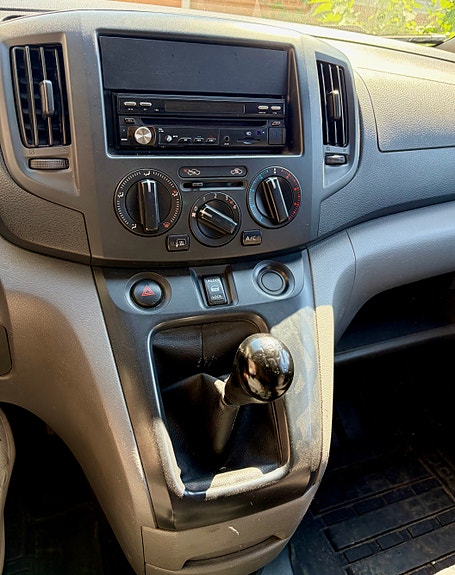Nissan NV200 4 of 5