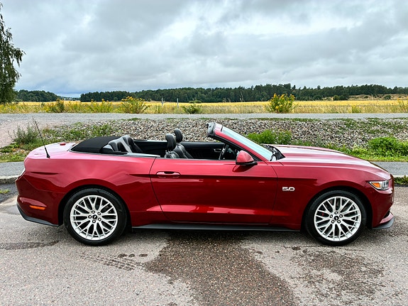 Ford Mustang 4 of 5