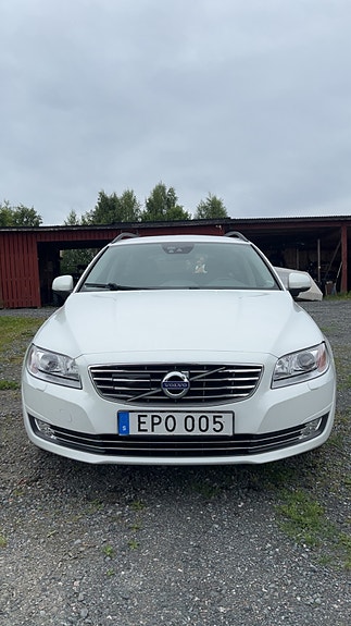 Volvo V70 2 of 5