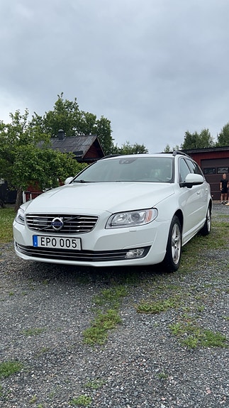 Volvo V70 3 of 5