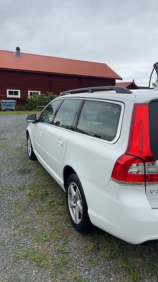 Volvo V70 4 of 5