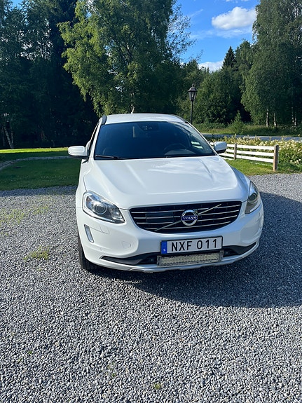 Volvo XC60 2 of 5