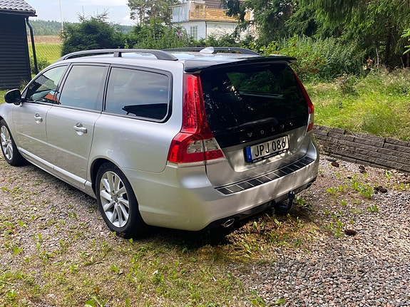 Volvo V70 2 of 5