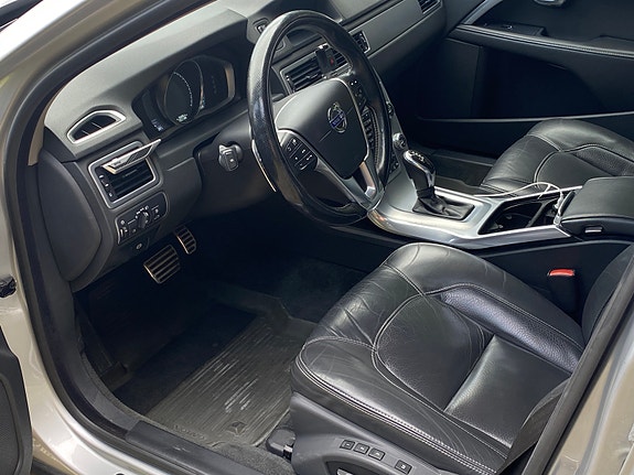 Volvo V70 3 of 5