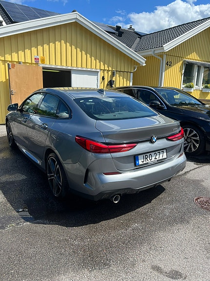 BMW 218i 3 of 5