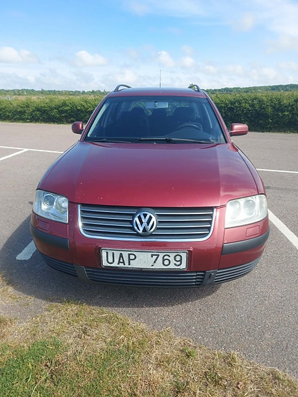 Volkswagen Passat 2 of 5