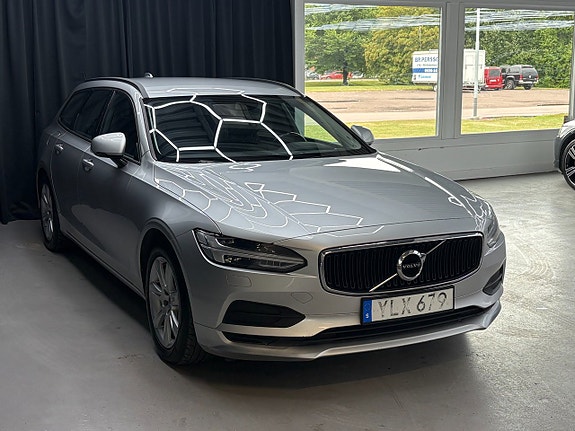Volvo V90 2 of 5