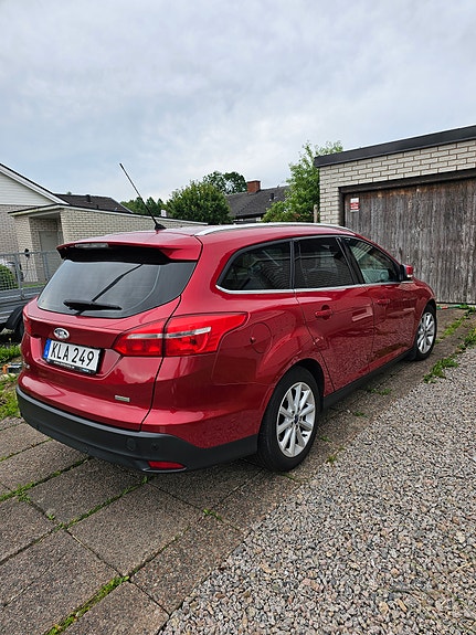 Ford Focus 2 of 4