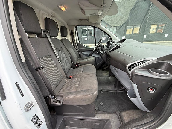 Ford Transit Custom 15 of 18