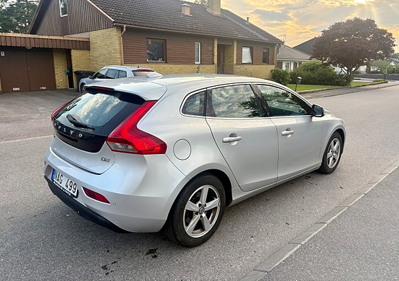 Volvo V40 3 of 5