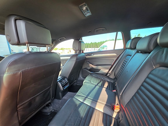 Volkswagen Passat Alltrack 4 of 4