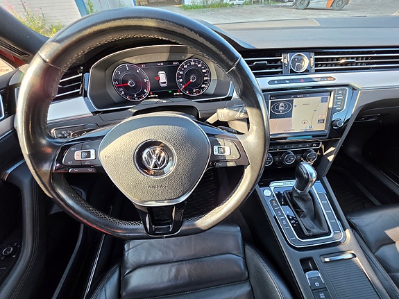 Volkswagen Passat Alltrack 3 of 4