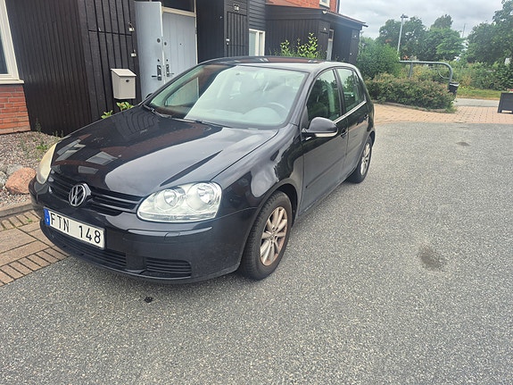 Volkswagen Golf V 2 of 5