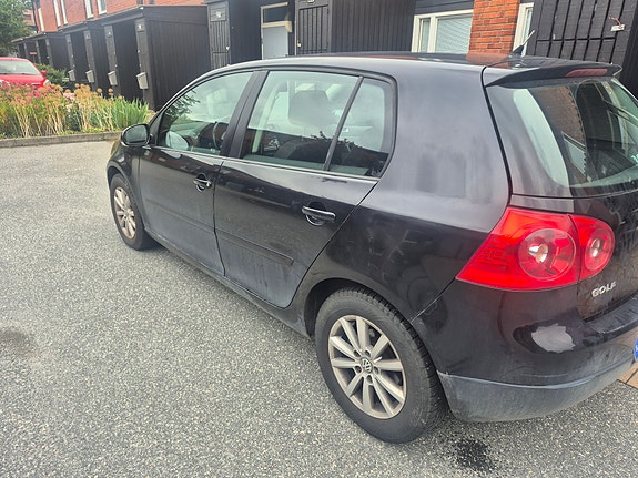 Volkswagen Golf V 4 of 5