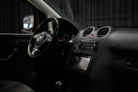 Volkswagen Caddy Alltrack 24 of 25