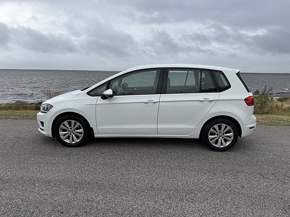 Volkswagen Golf Sportsvan 2 of 5