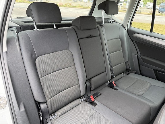 Volkswagen Golf Sportsvan 11 of 17
