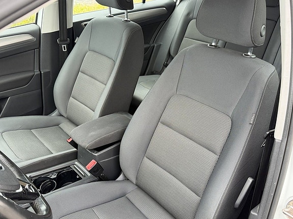 Volkswagen Golf Sportsvan 9 of 17