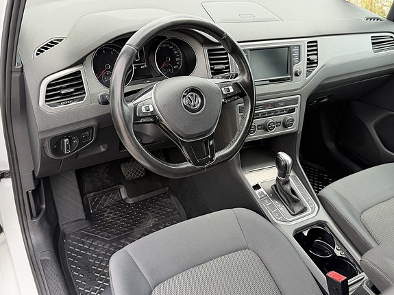 Volkswagen Golf Sportsvan 8 of 17