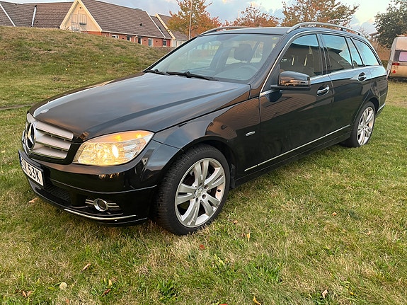 Mercedes-Benz C220 3 of 4