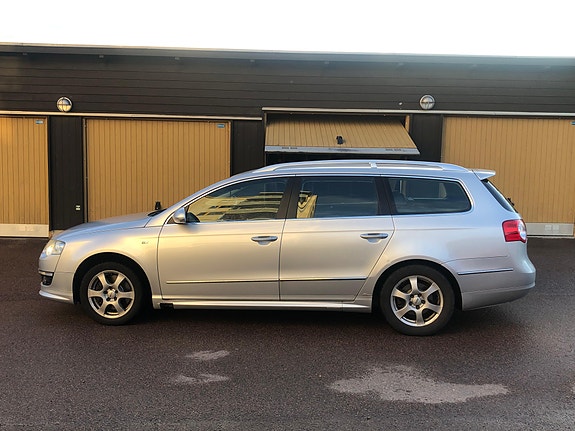 Volkswagen Passat 2 of 7