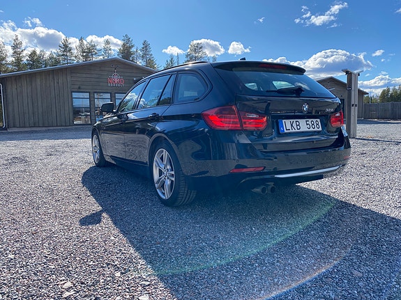 BMW 328i 2 of 5