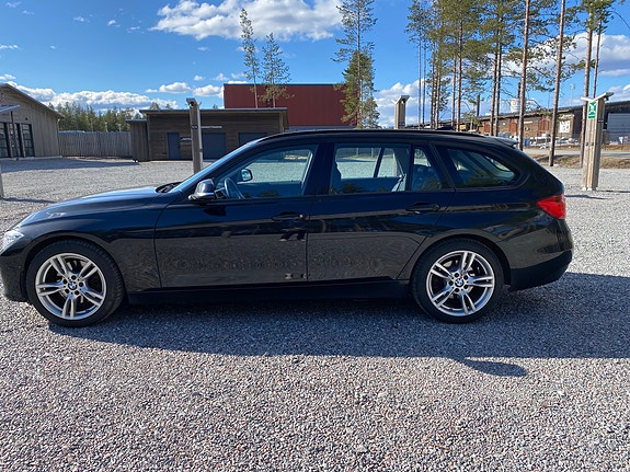 BMW 328i 3 of 5