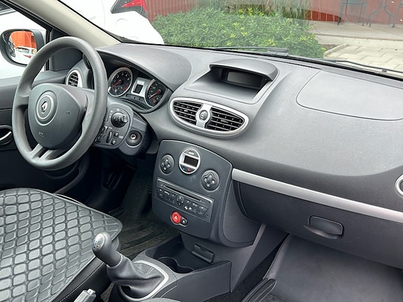Renault Clio 6 of 10