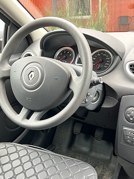 Renault Clio 9 of 10