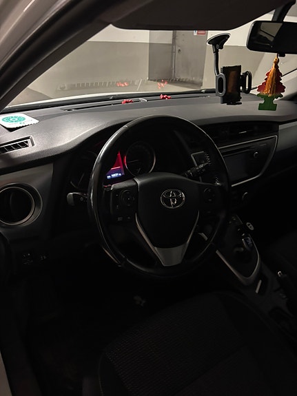 Toyota Auris 4 of 5