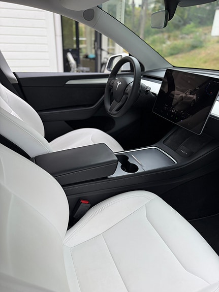 Tesla Model Y 5 of 5