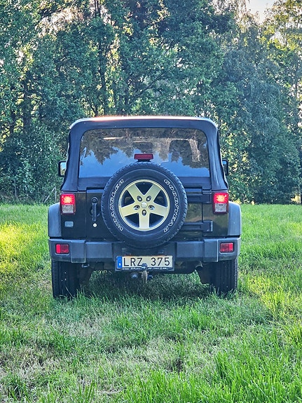 Jeep Wrangler Unlimited 4 of 5