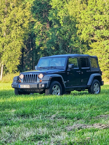 Jeep Wrangler Unlimited 2 of 5