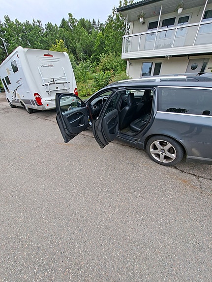 Volvo V70 3 of 5