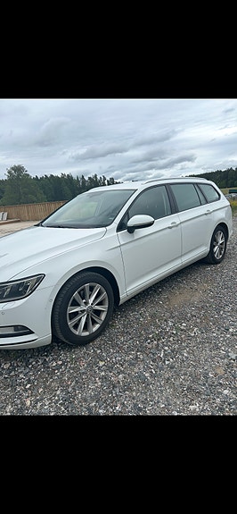 Volkswagen Passat 3 of 5