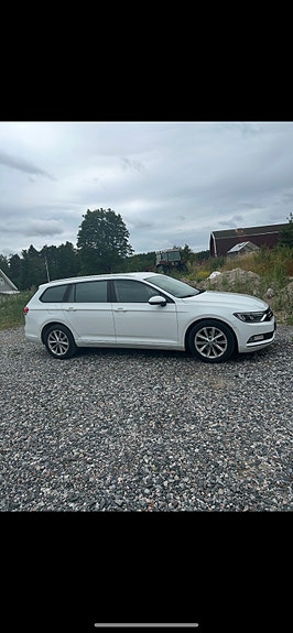 Volkswagen Passat 2 of 5