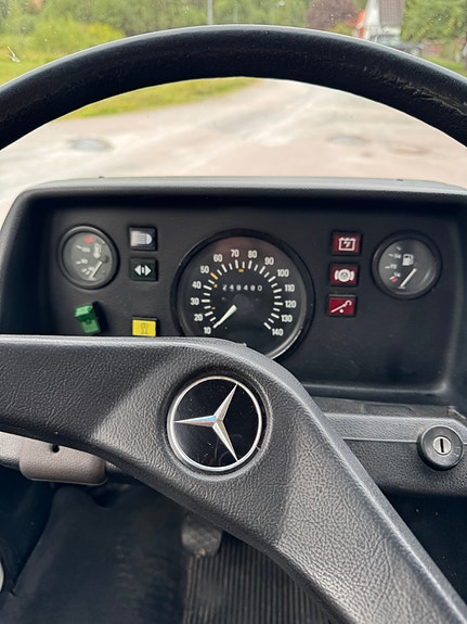 Mercedes-Benz 307d 3 of 5