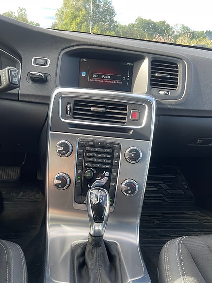 Volvo V60 12 of 16