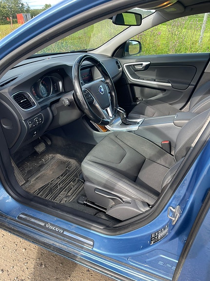 Volvo V60 8 of 16