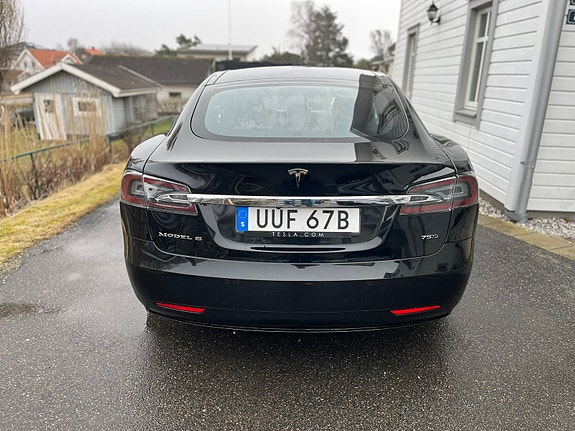 Tesla Model S 3 of 6