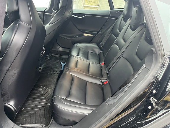 Tesla Model S 5 of 6