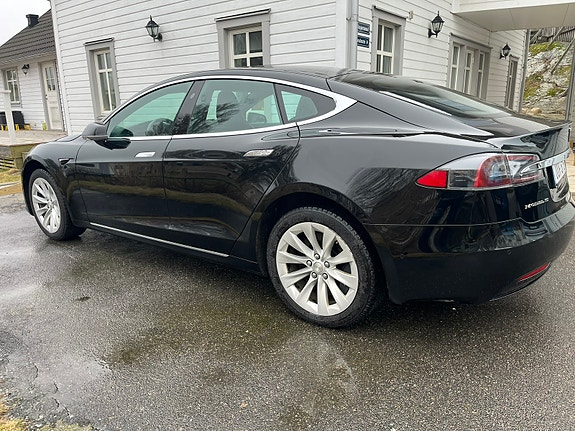 Tesla Model S 2 of 6