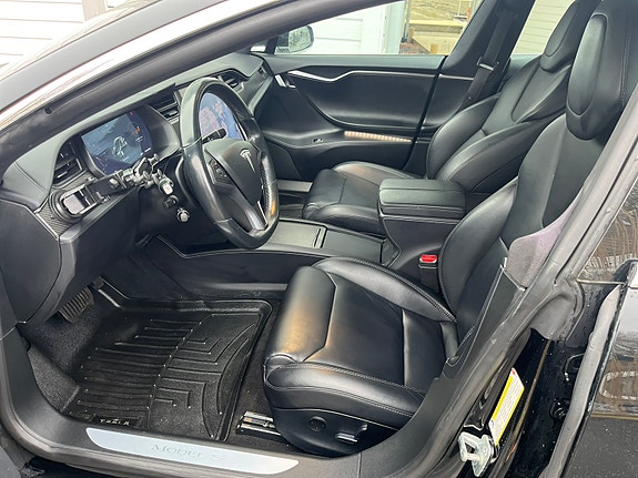 Tesla Model S 4 of 6