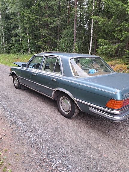 Mercedes-Benz 280 SE 2 of 5